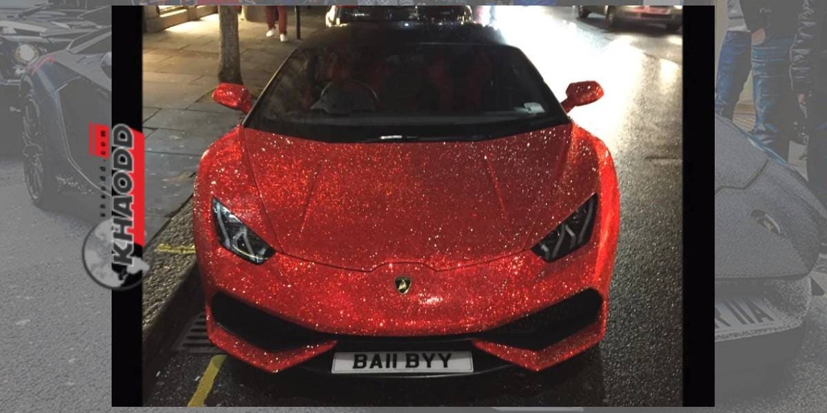Lamborghini Huracan มูลค่า 150,000 ปอนด์ซึ่งปกคลุมไปด้วยคริสตัลนับล้านบนถนน Oxford รถคันนี้มีป้ายทะเบียน "BA11 BYY"