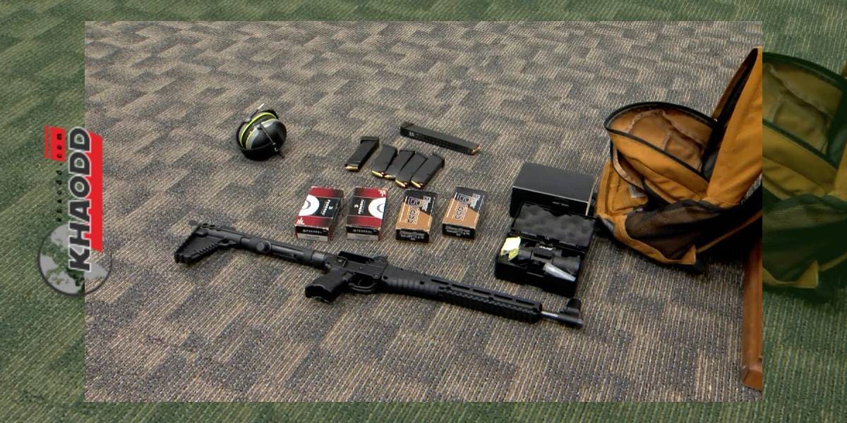 พบอาวุธหลักฐานมัดตัวเป็นกระเป๋าเป้ที่ภายในบรรจุปืนไรเฟิลแบบพับเก็บ และกระสุนปืนจำนวนหลายกล่อง