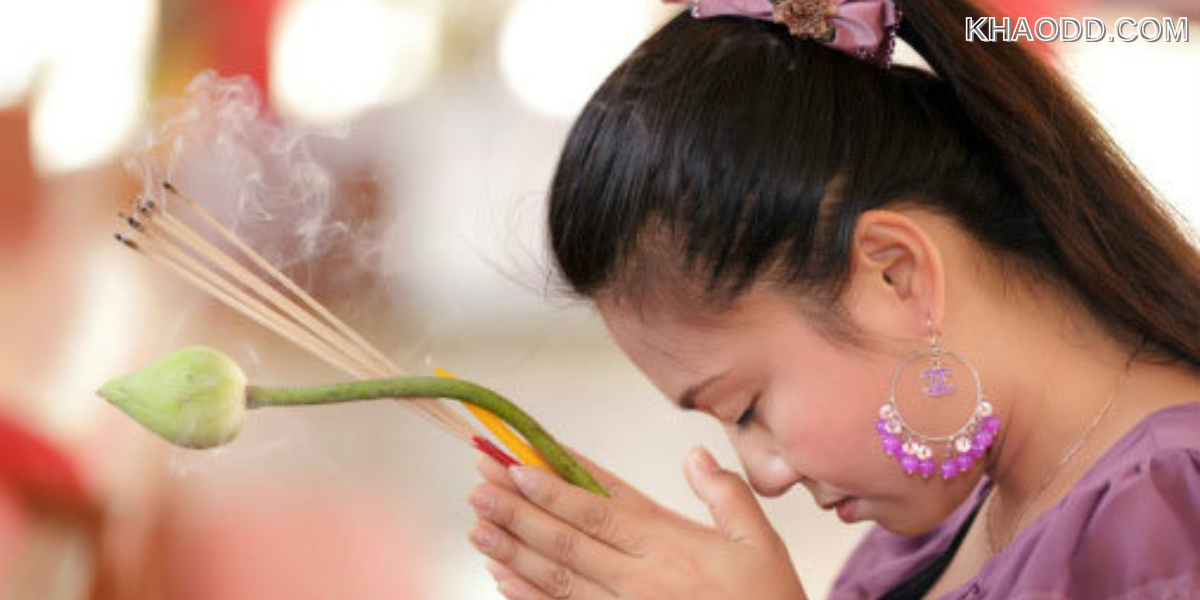 คำถวายดอกไม้ธูปเทียน พร้อมคำแปล