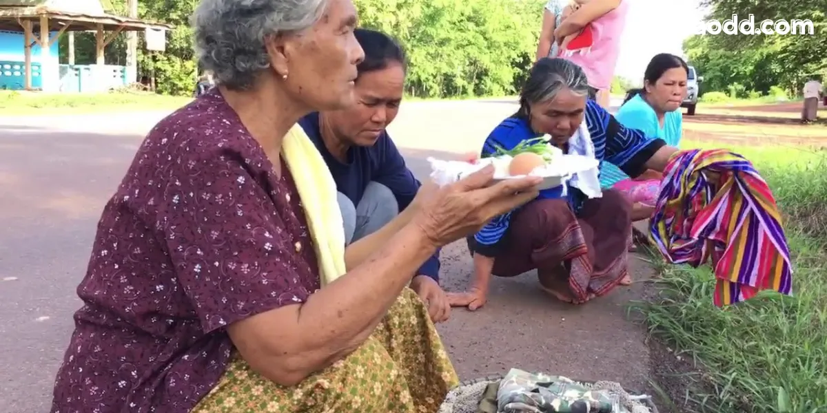 พิธีส่อนขวัญ คืออะไร พิธีกรรมล้านนา เรียกขวัญ เสริมพลังใจ